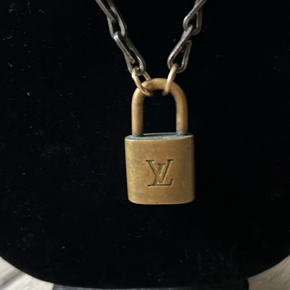 LV Lock necklace - Picture 7 of 8